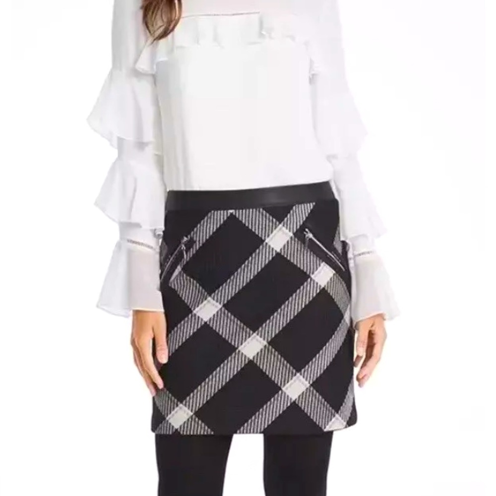 White House Black Market Size 14 Wool Plaid Skirt with Zippered Pockets